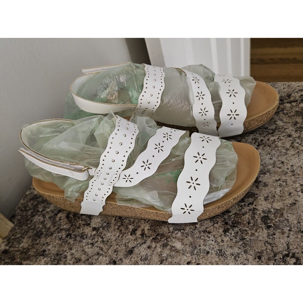Daisy Fuentes White Scalloped Cutout Slingback Platform Wedge Sandals Sz 8.5W